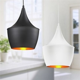 Lámpara colgante retro vintage Tom Dixon Design, color blanco y negro, tipo cafetería.