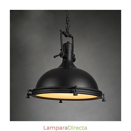 Lámpara colgante industrial individual, estilo loft, de metal vintage. Lámpara colgante industrial individual, estilo loft, de metal vintage.