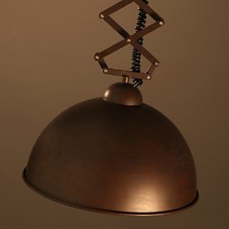Lámpara de araña flexible de hierro forjado negro con pantalla de tapa para cafetería industrial.