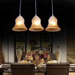 Lámpara colgante blanca de tres luces con pantalla de cristal dorado a mano, estilo retro clásico europeo.