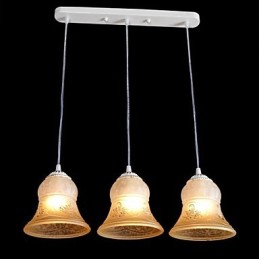 Lámpara colgante blanca de tres luces con pantalla de cristal dorado a mano, estilo retro clásico europeo.