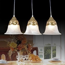 Lámpara colgante de bronce de tres luces con cristal muaré, estilo clásico europeo.