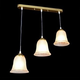 Lámpara colgante de bronce con tres luces y pantalla de cristal, estilo retro clásico europeo.