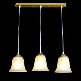 Lámpara colgante de bronce con tres luces y pantalla de cristal, estilo retro clásico europeo.