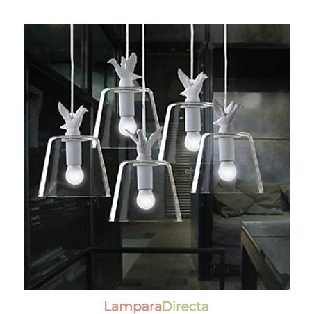 Lámpara de araña de cristal con forma de pájaro y patitos de una sola cabeza. Lámpara de araña con forma de pájaro y platos. Lámpara de araña de cristal con forma de pájaro y patitos de una sola cabeza. Lámpara de araña con forma de pájaro y platos.