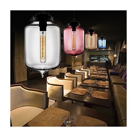 Lámpara colgante de cristal de una sola cabeza, estilo retro y creativo, en una cafetería con pecera. Lámpara colgante de cristal de una sola cabeza, estilo retro y creativo, en una cafetería con pecera.