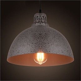 Lámpara colgante vintage de metal con forma de punto y una luz