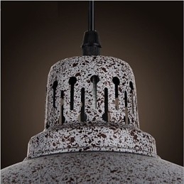Lámpara colgante vintage de metal con forma de punto y una luz