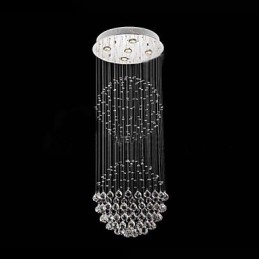 Lámpara colgante moderna de cristal de 5 luces con dosel plateado y globo de cristal transparente.
