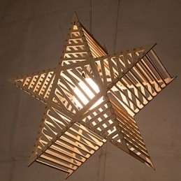 Lámpara de araña vintage de madera con forma de estrella de cinco puntas