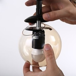 Lámpara colgante de cuatro luces estilo europeo posmoderno Modo de metal y vidrio para decorar el vestíbulo, lámpara de araña industrial