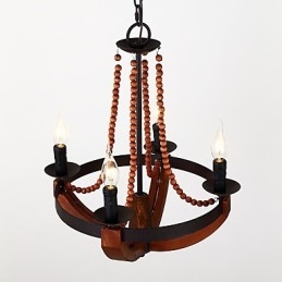 Lámpara colgante decorativa de cuatro luces con diseño de pintura vintage en estilo mini de madera y bambú.
