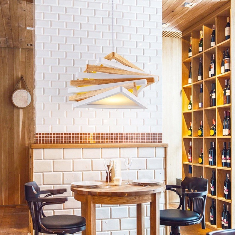 Lámpara colgante contemporánea moderna de madera clara con pantalla de madera