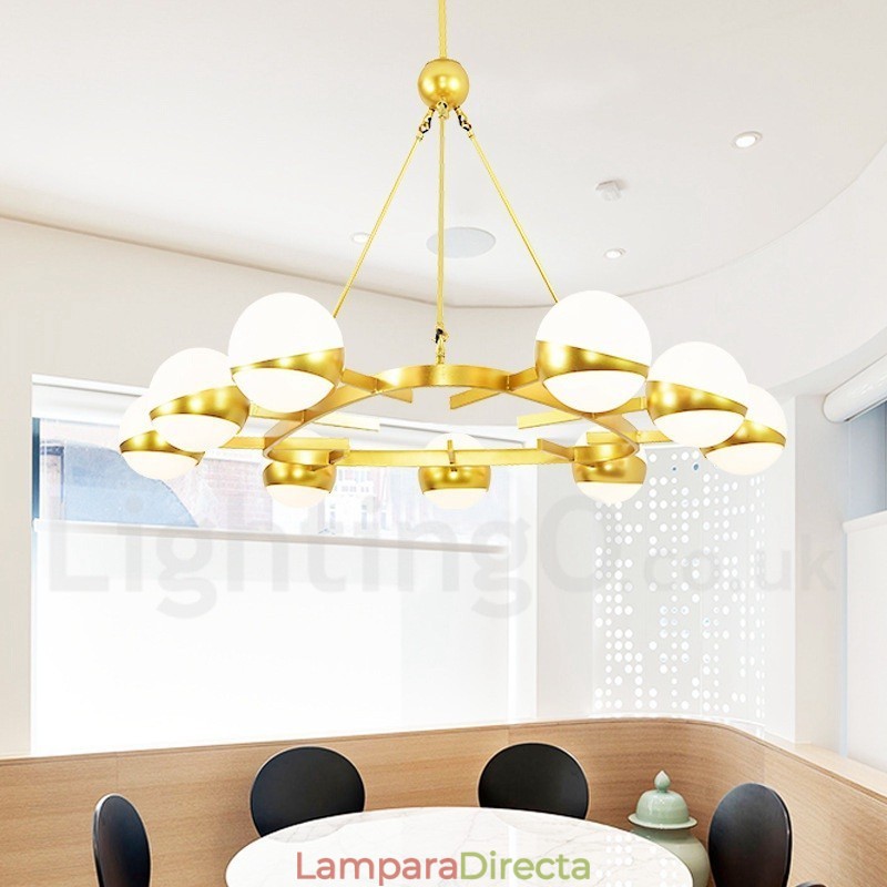 Lámpara de techo de estilo nórdico contemporáneo moderno de 9 luces con baño de cobre y pantalla de cristal esférico dorado y blanco.