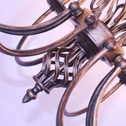 Lámpara de araña de metal estilo vela de diseñadores retro.