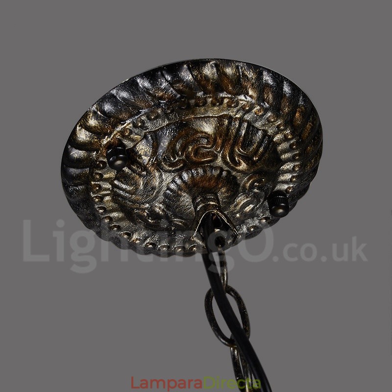 Lámpara colgante de acero de estilo industrial para tienda.