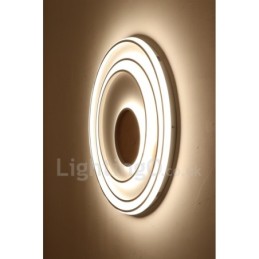 Lámpara de techo ultrafina de madera con anillos blancos regulables, también se puede usar como luz de pared.