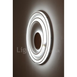Lámpara de techo ultrafina de madera con anillos blancos regulables, también se puede usar como luz de pared.