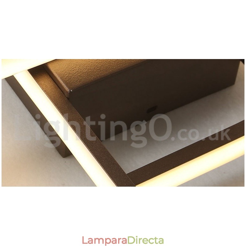 Lámpara de techo moderna y contemporánea de aluminio con acabado en pintura, empotrada con regulador de intensidad remoto. También se puede usar como lámpara de pared.