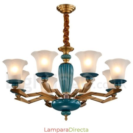 Lámpara colgante retro vintage de cerámica de latón con pantallas de cristal. Lámpara colgante retro vintage de cerámica de latón con pantallas de cristal.