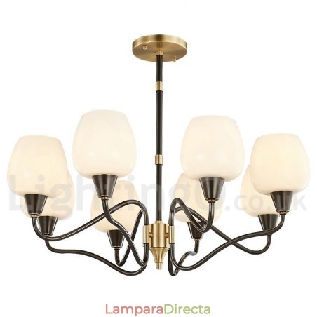 Lámpara colgante retro vintage de latón con pantallas de cristal. Lámpara colgante retro vintage de latón con pantallas de cristal.