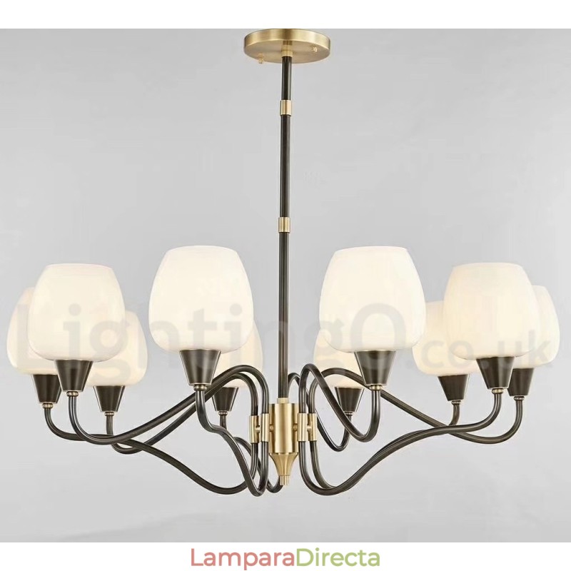 Lámpara colgante retro vintage de latón con pantallas de cristal.