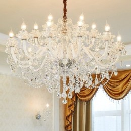 Candelabro de cristal transparente de 18 (12+6) luces con brazos blancos
