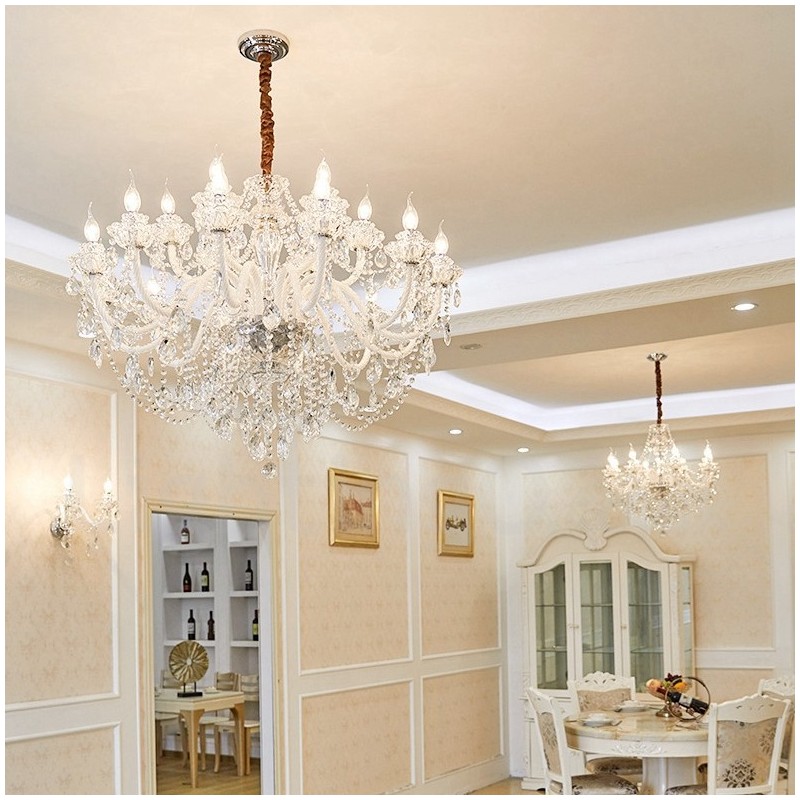 Candelabro de cristal transparente de 18 (12+6) luces con brazos blancos