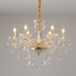 Candelabro dorado con candelabro de cristal transparente