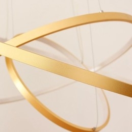 Lámpara colgante regulable con control remoto, diseño moderno dorado, tres anillos.