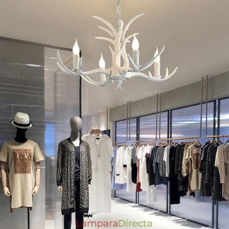 Lámpara de araña antigua de 4 luces, estilo rústico, artístico, retro, con forma de asta. Lámpara de araña antigua de 4 luces, estilo rústico, artístico, retro, con forma de asta.