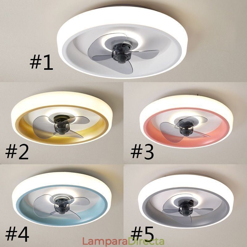 Ventilador de techo moderno con luces y control remoto.