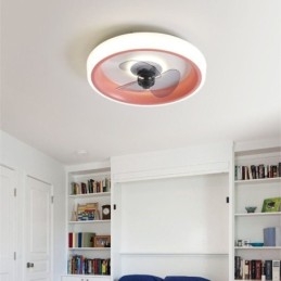 Ventilador de techo moderno con luces y control remoto.
