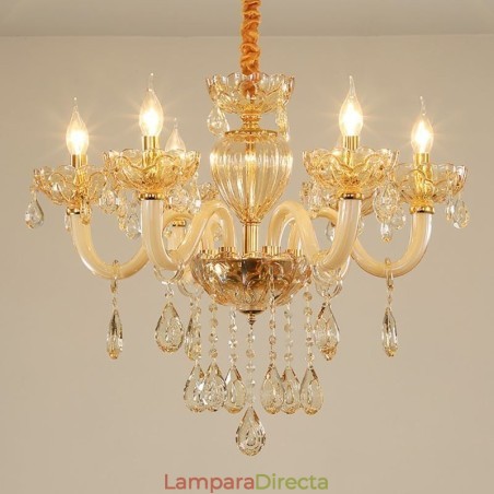 Preciosa lámpara de araña de cristal de estilo europeo, color coñac, con cuerpo de cristal y 8 luces. Preciosa lámpara de araña de cristal de estilo europeo, color coñac, con cuerpo de cristal y 8 luces.