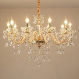 Elegante lámpara colgante de cristal de estilo europeo.