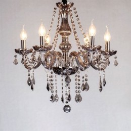 Elegante lámpara colgante de cristal de estilo europeo.