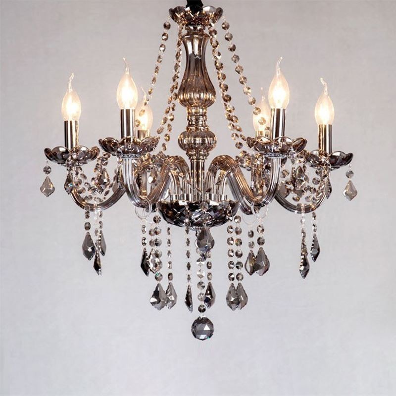 Elegante lámpara colgante de cristal de estilo europeo.