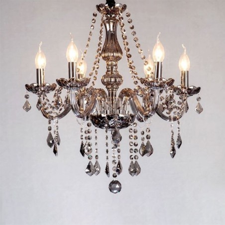 Elegante lámpara colgante de cristal de estilo europeo. Elegante lámpara colgante de cristal de estilo europeo.
