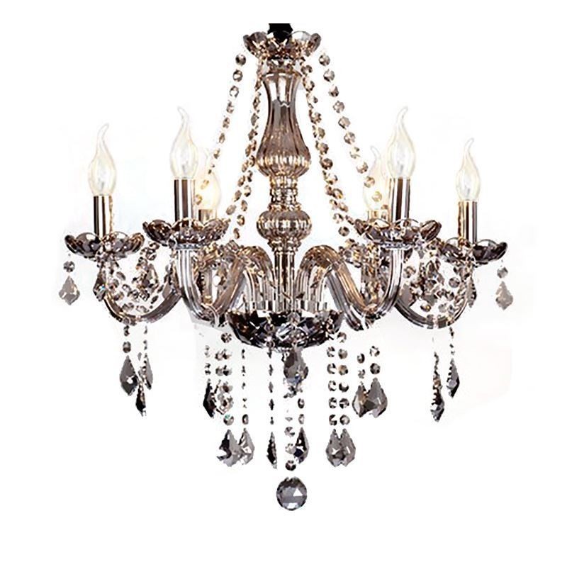 Elegante lámpara colgante de cristal de estilo europeo.