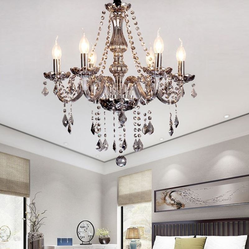 Elegante lámpara colgante de cristal de estilo europeo.