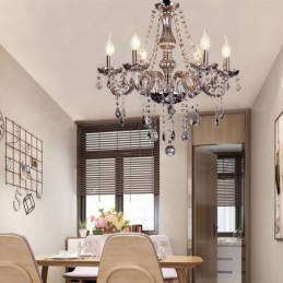 Elegante lámpara colgante de cristal de estilo europeo.
