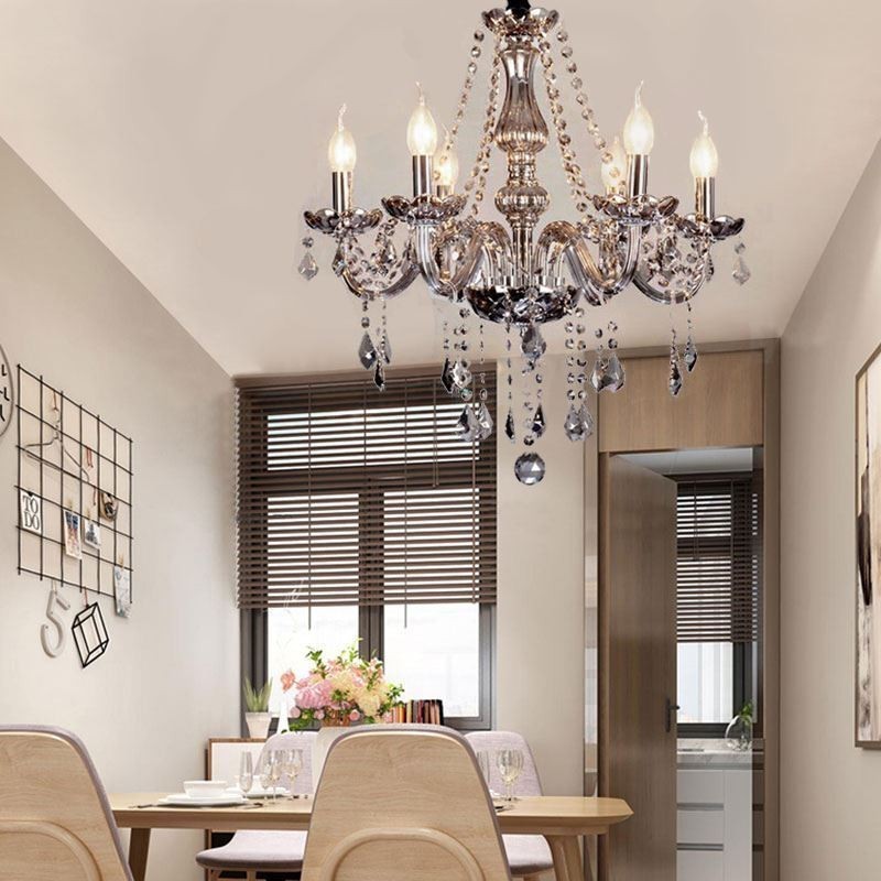Elegante lámpara colgante de cristal de estilo europeo.