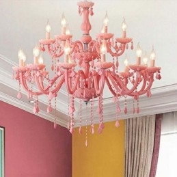Elegante lámpara colgante de cristal de estilo europeo de gran tamaño.