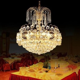 Lámpara colgante clásica de cristal color dorado con elegante diseño