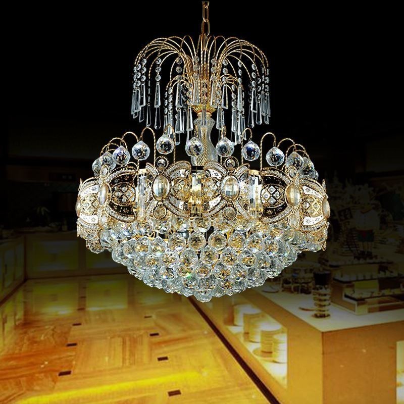 Lámpara colgante clásica de cristal color dorado con elegante diseño