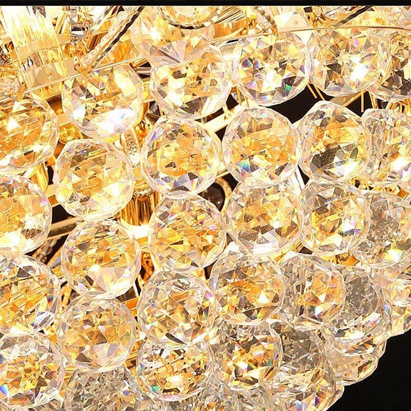 Lámpara colgante clásica de cristal color dorado con elegante diseño