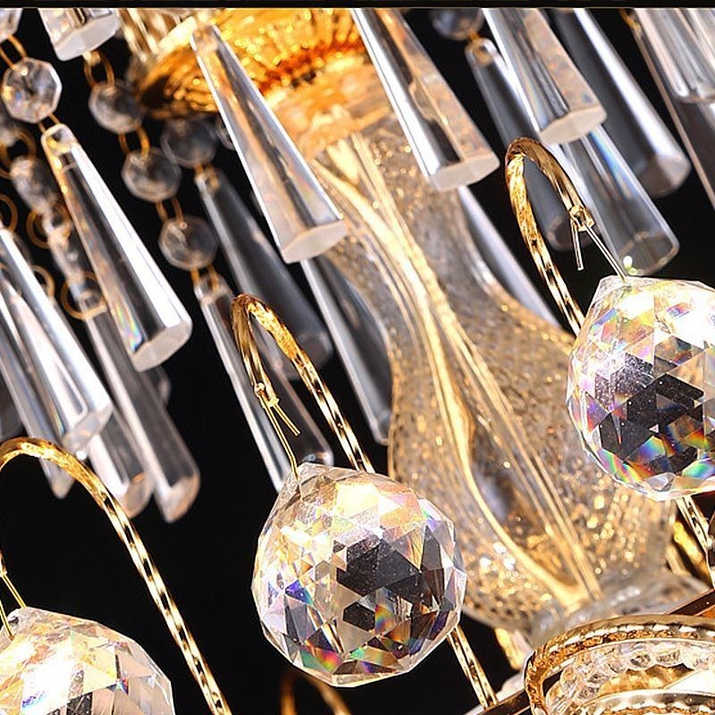 Lámpara colgante clásica de cristal color dorado con elegante diseño