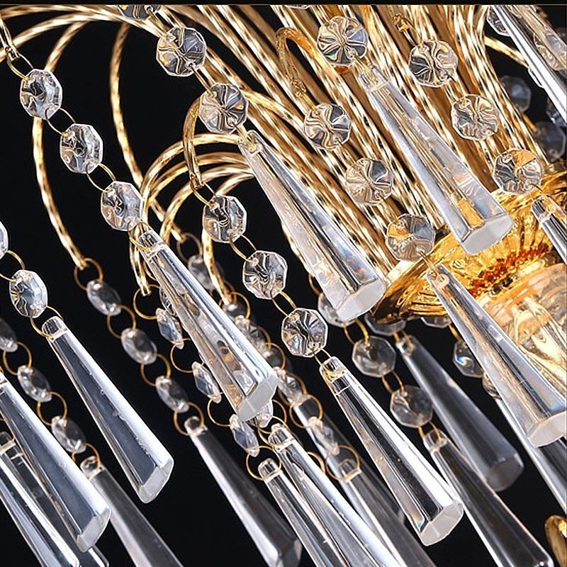 Lámpara colgante clásica de cristal color dorado con elegante diseño