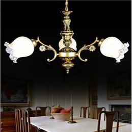 Lámpara de araña de bronce de tres luces, estilo retro clásico europeo.