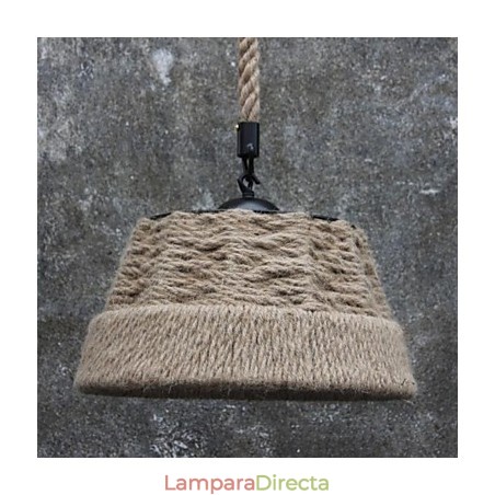 Lámpara de araña retro de estilo rural industrial hecha a mano con cuerda de cáñamo. Lámpara de araña retro de estilo rural industrial hecha a mano con cuerda de cáñamo.